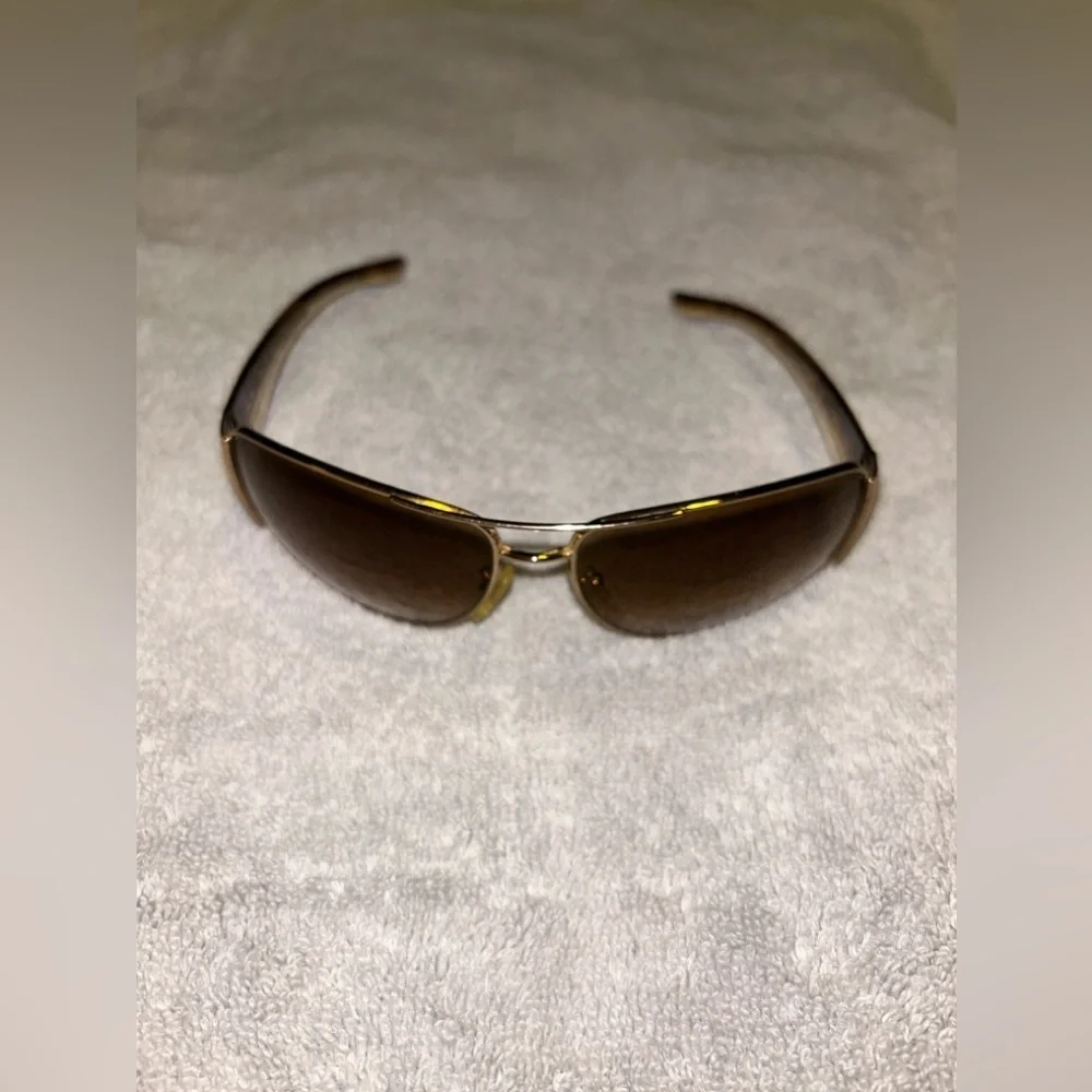 Prada Amber ( lens) Sunglasses w/ case 🌺 - Picture 5 of 13